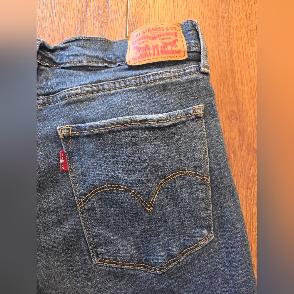 Levi's Women's High Rise Straight Jeans 30x32 - Picture 5 of 5